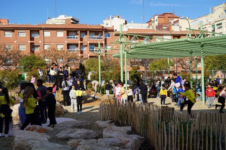 Inauguració_del_refugi_climàtic_de_l'escola_Teresa_Miquel_i_Pàmies-1-20260312173439