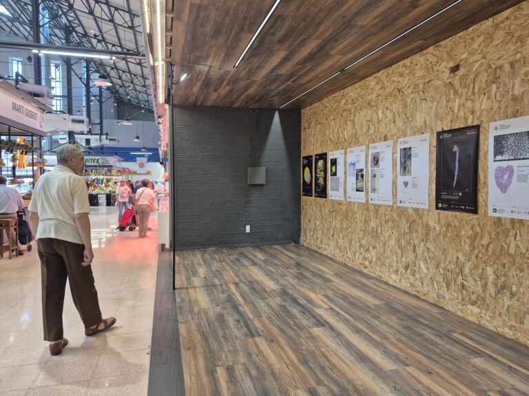 Exposició_de_fotografia_científica_de_la_URV_al_Mercat_Central-20260615141321